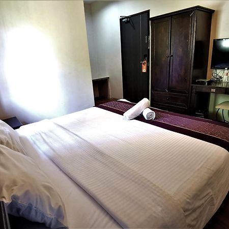 8 Boutique By The Sea Hotel Tanjung Tokong Ngoại thất bức ảnh