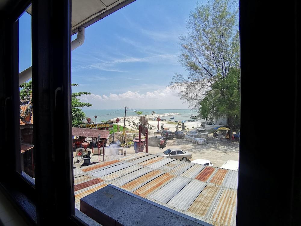 8 Boutique By The Sea Hotel Tanjung Tokong Ngoại thất bức ảnh