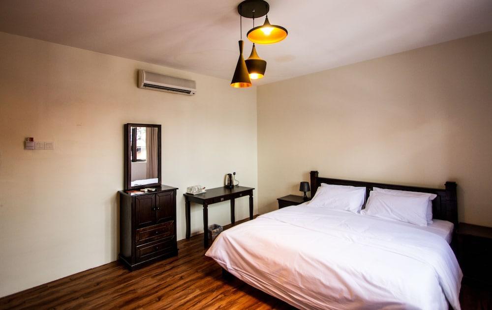 8 Boutique By The Sea Hotel Tanjung Tokong Ngoại thất bức ảnh