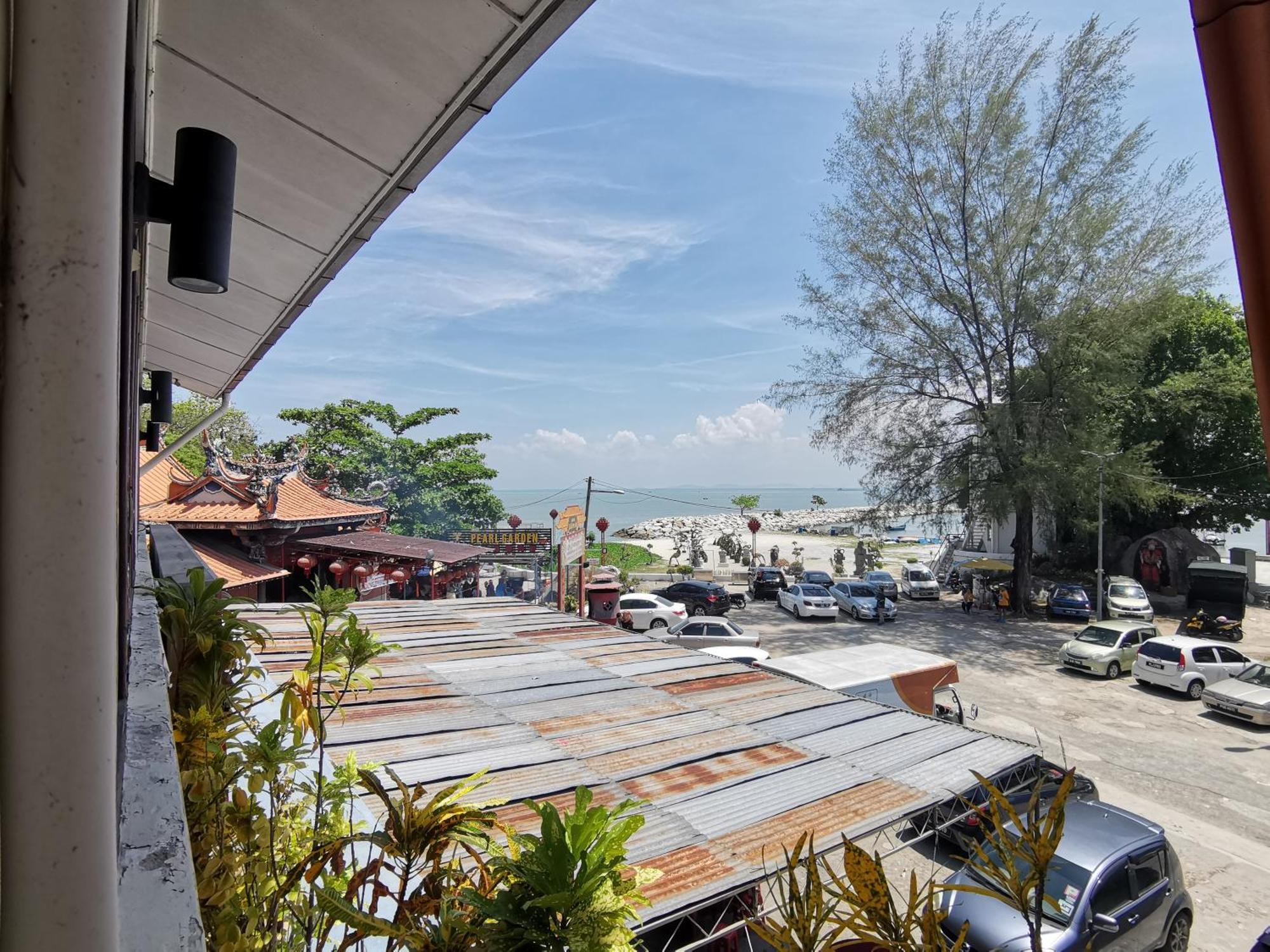 8 Boutique By The Sea Hotel Tanjung Tokong Ngoại thất bức ảnh
