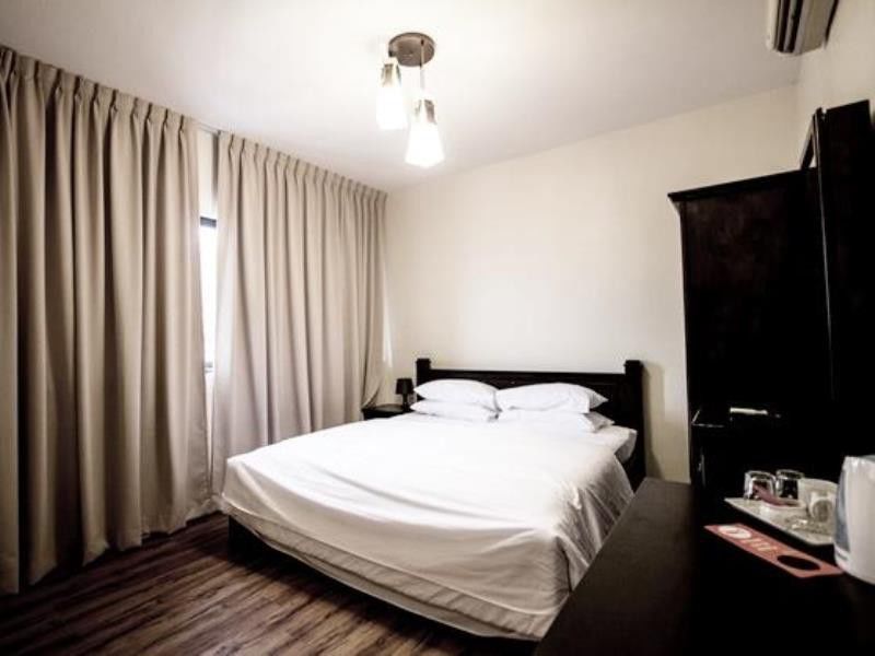 8 Boutique By The Sea Hotel Tanjung Tokong Ngoại thất bức ảnh
