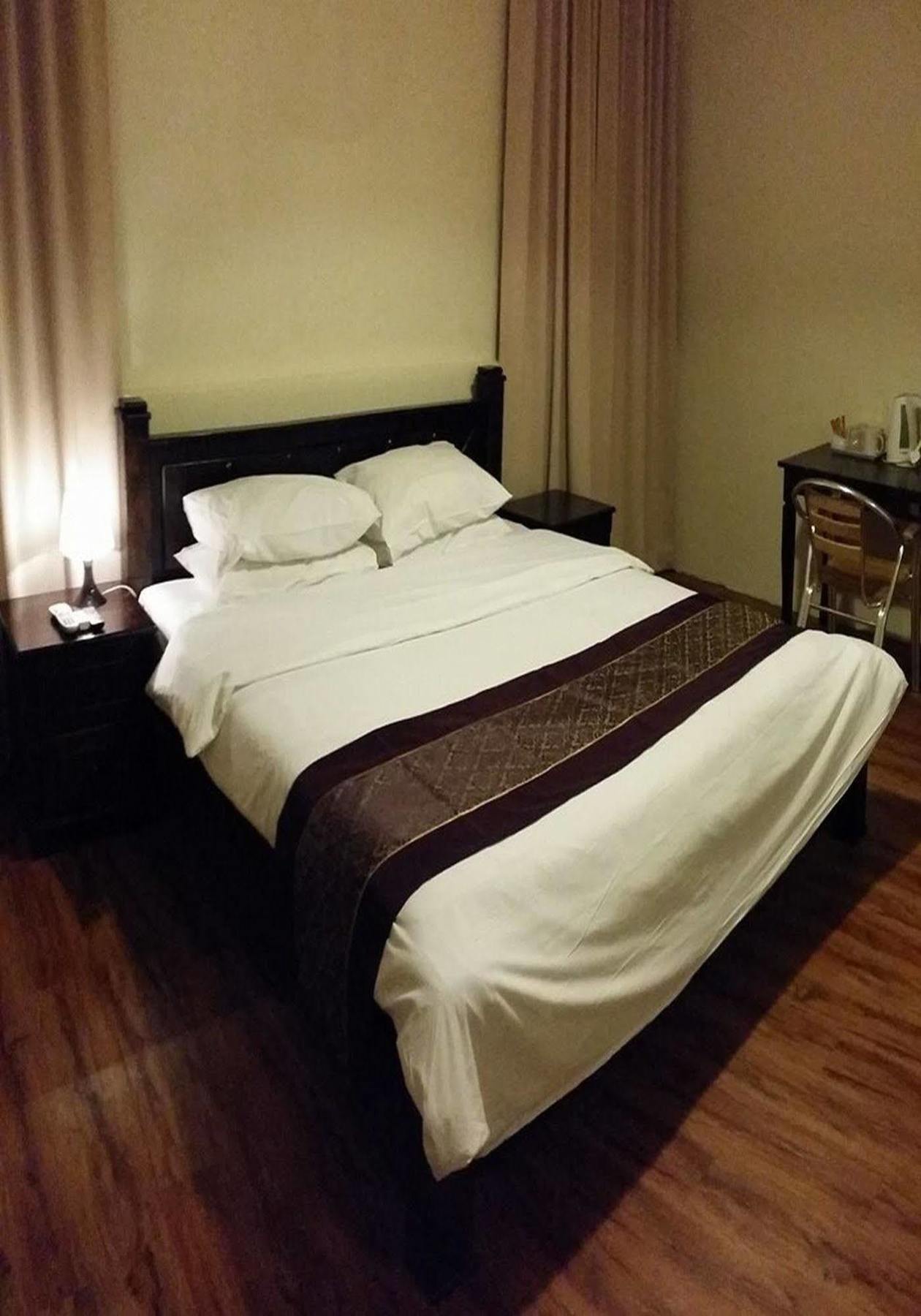 8 Boutique By The Sea Hotel Tanjung Tokong Ngoại thất bức ảnh