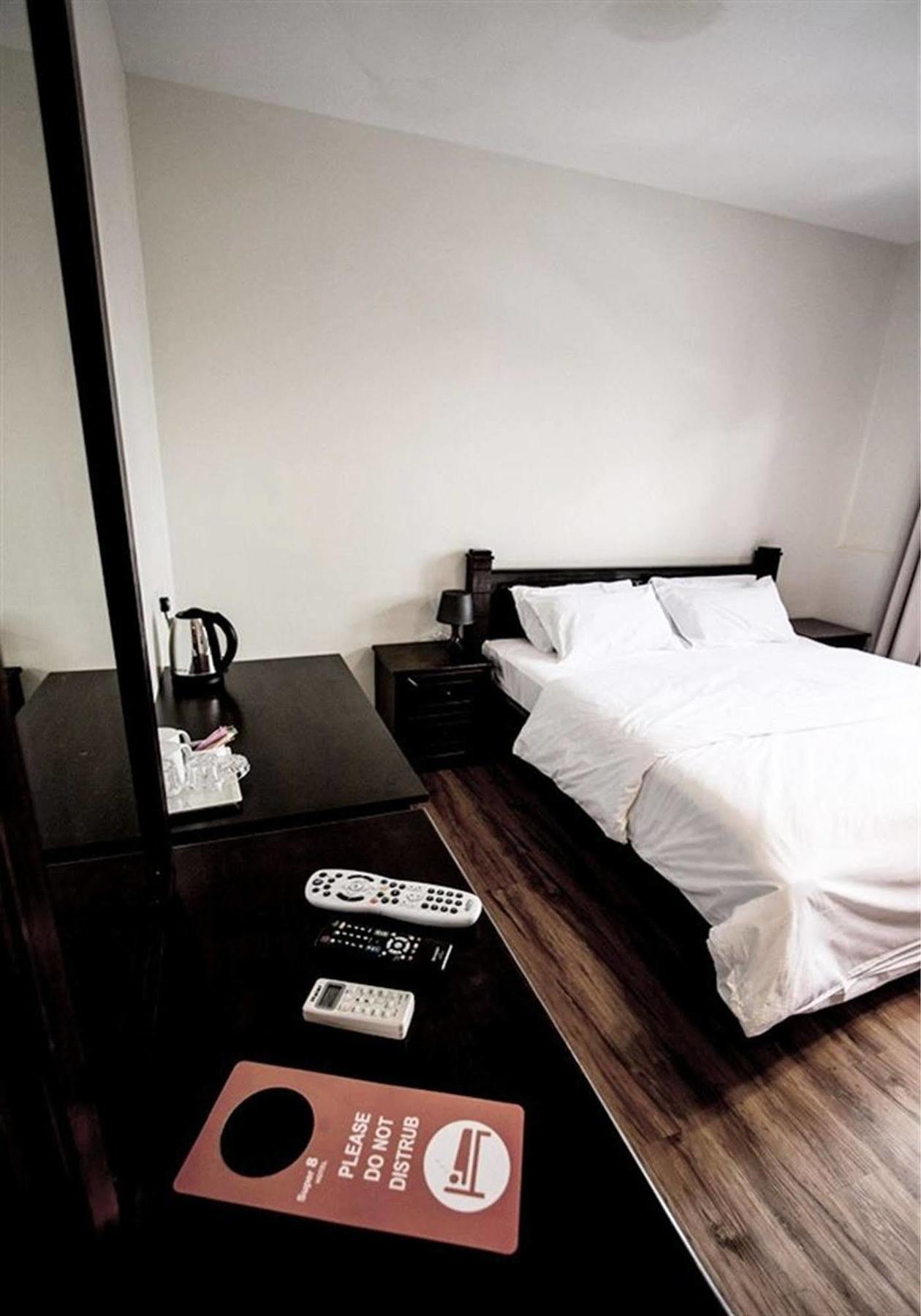 8 Boutique By The Sea Hotel Tanjung Tokong Ngoại thất bức ảnh