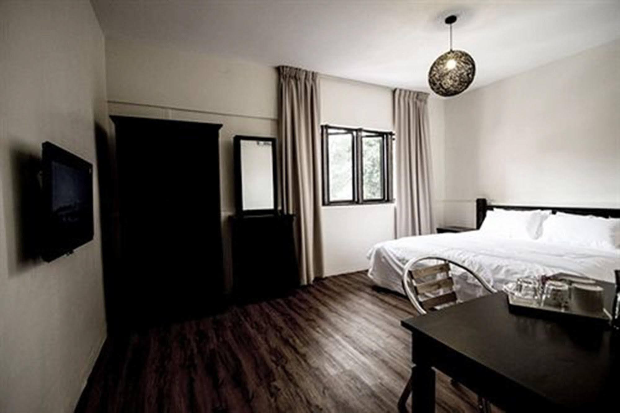 8 Boutique By The Sea Hotel Tanjung Tokong Ngoại thất bức ảnh
