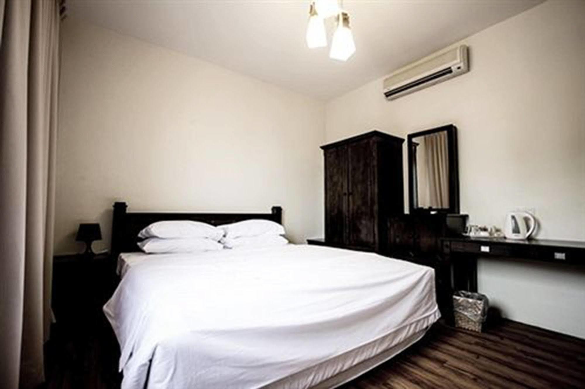 8 Boutique By The Sea Hotel Tanjung Tokong Ngoại thất bức ảnh