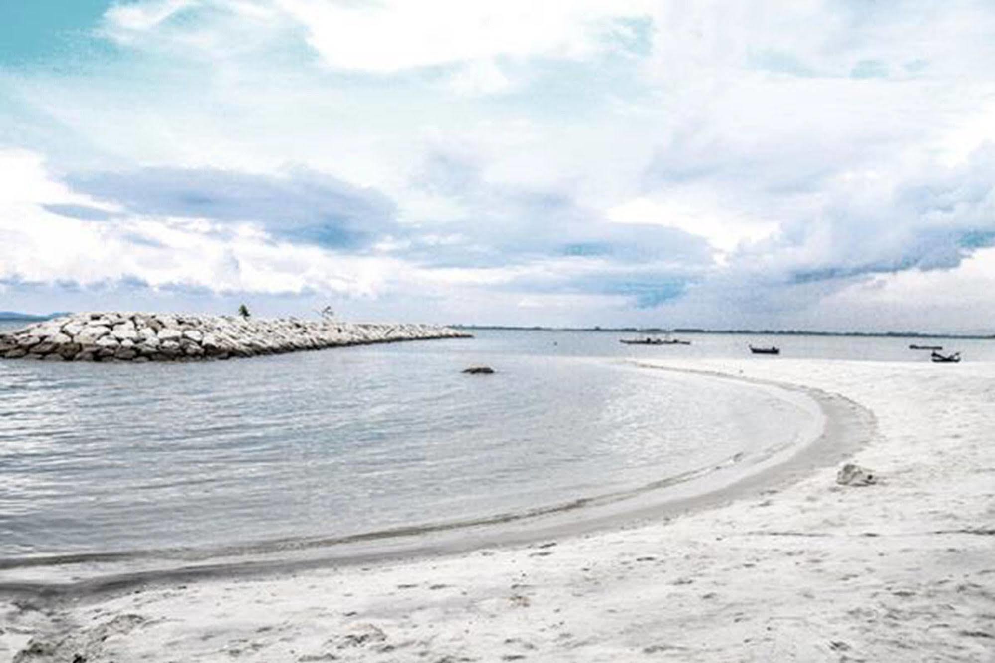 8 Boutique By The Sea Hotel Tanjung Tokong Ngoại thất bức ảnh
