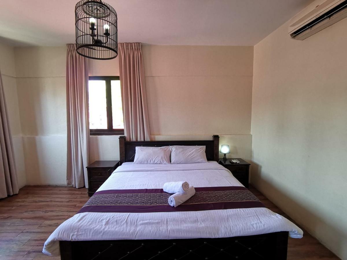 8 Boutique By The Sea Hotel Tanjung Tokong Ngoại thất bức ảnh