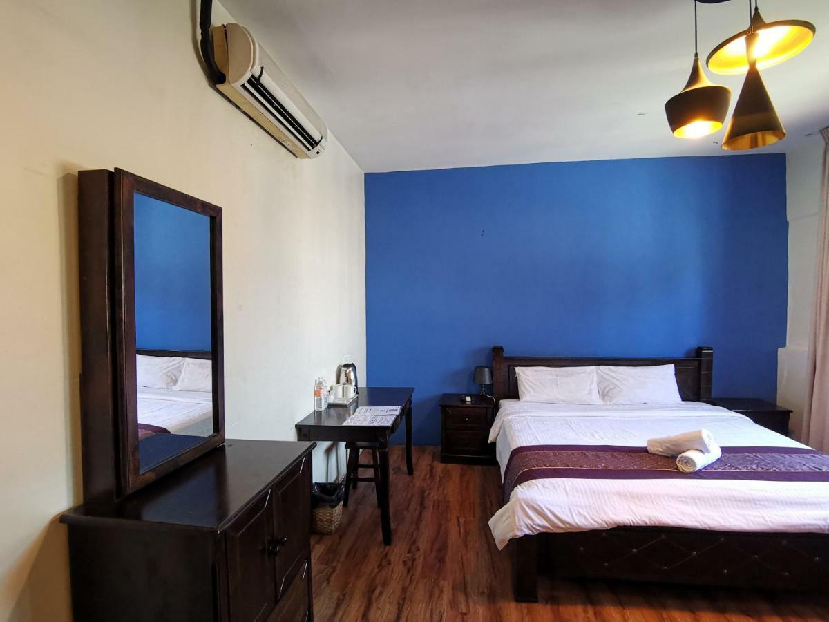 8 Boutique By The Sea Hotel Tanjung Tokong Ngoại thất bức ảnh