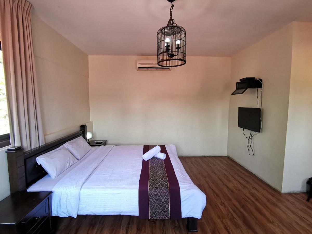 8 Boutique By The Sea Hotel Tanjung Tokong Ngoại thất bức ảnh
