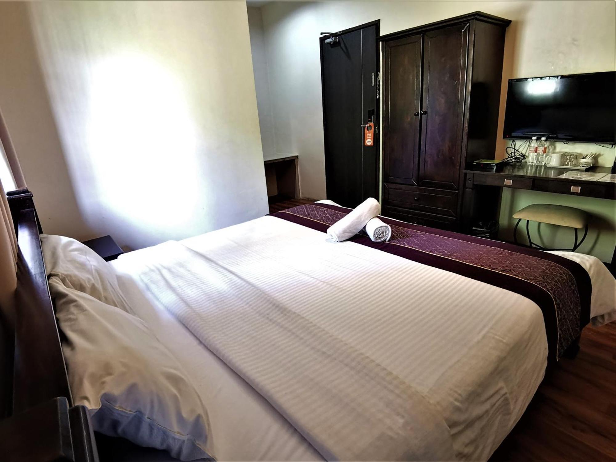 8 Boutique By The Sea Hotel Tanjung Tokong Ngoại thất bức ảnh